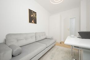 Modern With Parking by Renters Prestige