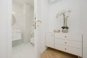 Modern With Parking by Renters Prestige