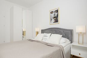 Modern With Parking by Renters Prestige