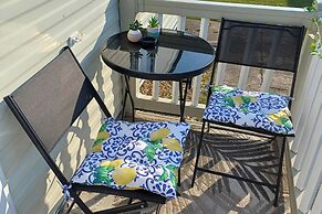 Family Caravan-pets-golden Palm-pool-arcades