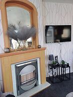 Family Caravan-pets-golden Palm-pool-arcades