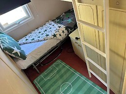 Family Caravan-pets-golden Palm-pool-arcades