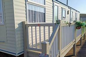 Family Caravan-pets-golden Palm-pool-arcades