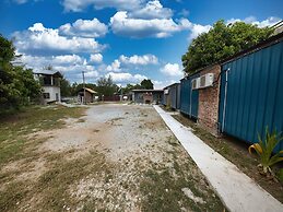 OYO 90960 Rajawali D'cabin Chalet Room