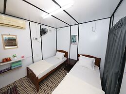 OYO 90960 Rajawali D'cabin Chalet Room
