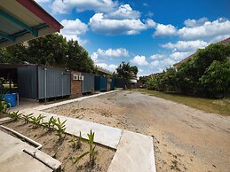 OYO 90960 Rajawali D'cabin Chalet Room