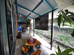 OYO 90960 Rajawali D'cabin Chalet Room