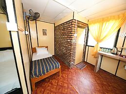 OYO 90960 Rajawali D'cabin Chalet Room