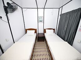 OYO 90960 Rajawali D'cabin Chalet Room