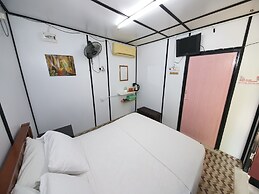 OYO 90960 Rajawali D'cabin Chalet Room