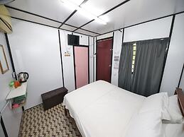 OYO 90960 Rajawali D'cabin Chalet Room