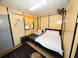 OYO 90960 Rajawali D'cabin Chalet Room