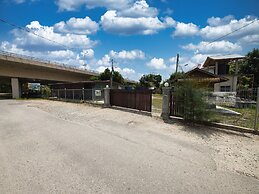 OYO 90960 Rajawali D'cabin Chalet Room