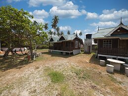 OYO 90968 Teratak Samuderakita Chalet