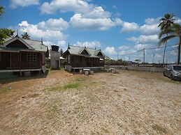 OYO 90968 Teratak Samuderakita Chalet