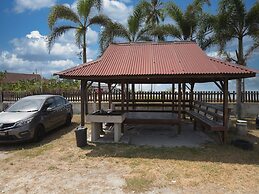 OYO 90968 Teratak Samuderakita Chalet