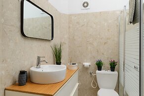 Bauhaus 2BR with Sea View by FeelHome