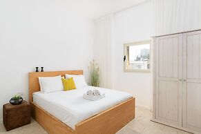 Bauhaus 2BR with Sea View by FeelHome