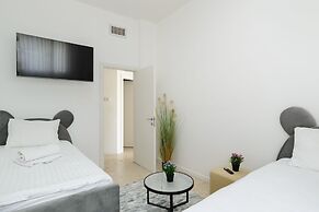 Bauhaus 2BR with Sea View by FeelHome