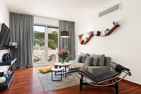 1BD Serene Calm Pool House