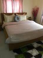 D Dov Guest House