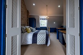 The Sheep and Penguin