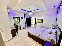 Ten15 Hotel & Suites