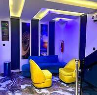 Ten15 Hotel & Suites