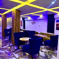 Ten15 Hotel & Suites