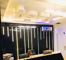 Ten15 Hotel & Suites