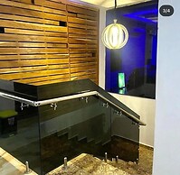 Ten15 Hotel & Suites