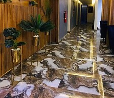 Ten15 Hotel & Suites