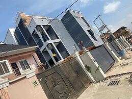 Ten15 Hotel & Suites