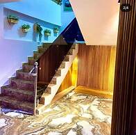 Ten15 Hotel & Suites