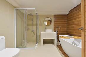 Ratchathewi Hyde Away