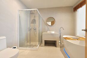 Ratchathewi Hyde Away