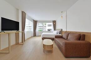 Ratchathewi Hyde Away