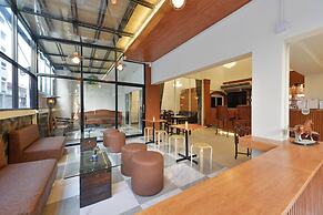 Ratchathewi Hyde Away