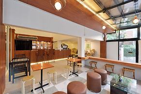 Ratchathewi Hyde Away