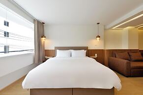 Ratchathewi Hyde Away