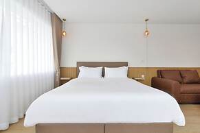 Ratchathewi Hyde Away