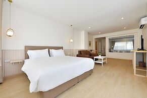 Ratchathewi Hyde Away