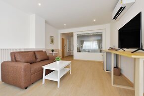 Ratchathewi Hyde Away