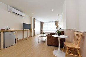 Ratchathewi Hyde Away