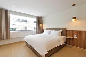 Ratchathewi Hyde Away