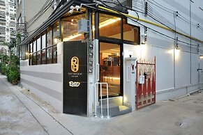 Ratchathewi Hyde Away