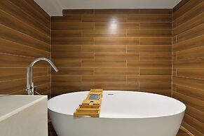 Ratchathewi Hyde Away