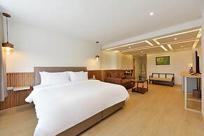 Ratchathewi Hyde Away