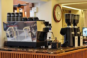 Ratchathewi Hyde Away