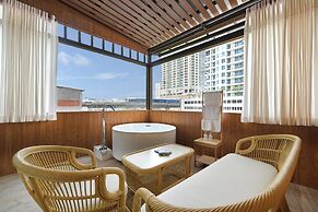 Ratchathewi Hyde Away